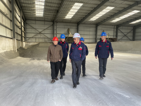 股份公司黨委委員、副總經(jīng)理劉道昆到建材公司調(diào)研